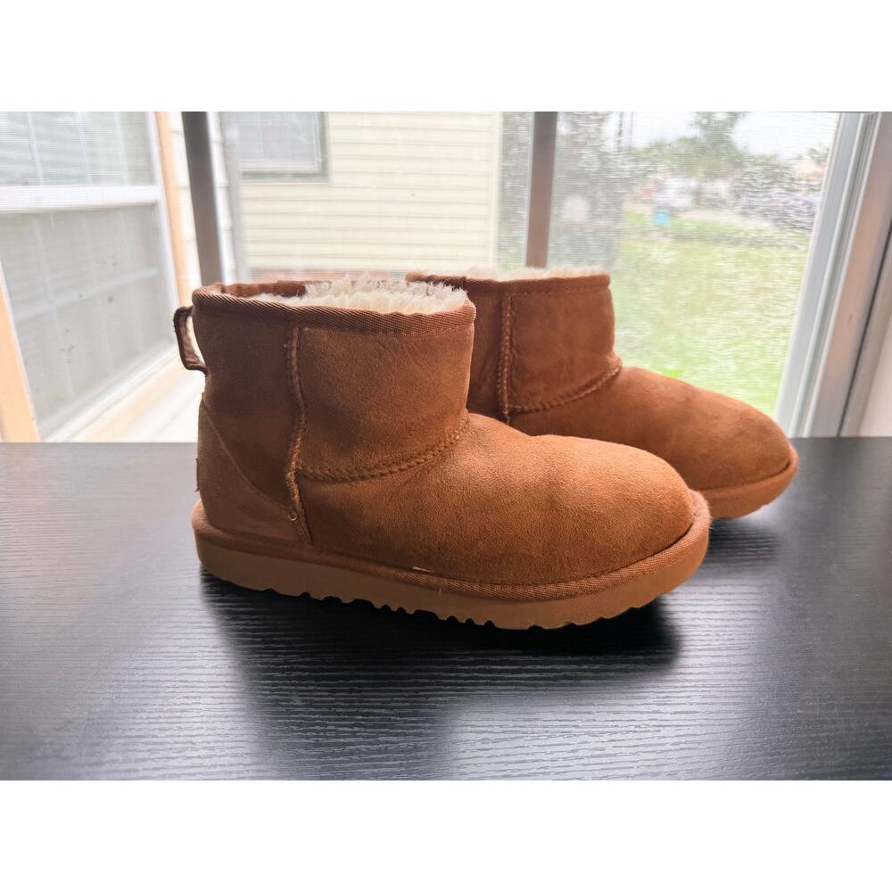 UGG Classic Mini 2 Chestnut Suede Sheepskin Boots Womens Size 4 Cozy Fuzzy